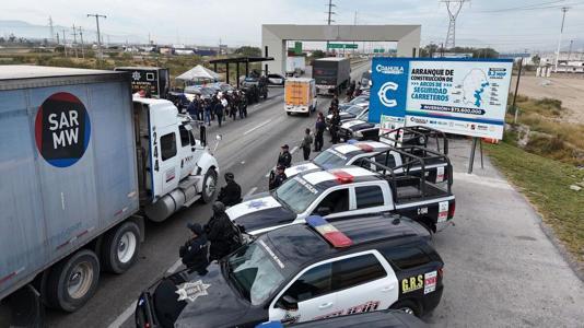 Avanza construcción de ocho arcos de seguridad