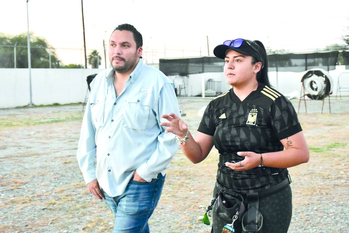 Dialogan Carlos Villarreal y Dafne Quintero