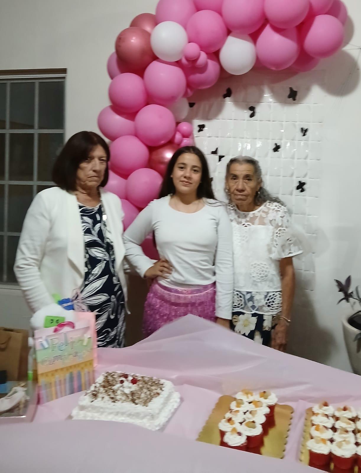 Celebran cumpleaños de Anylu a lo grande