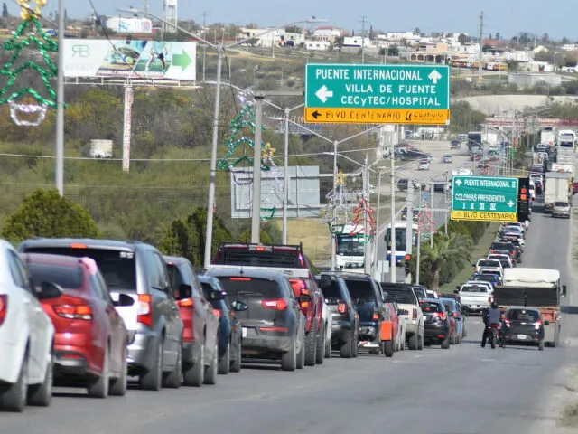 Largas filas en PN por el día inhábil