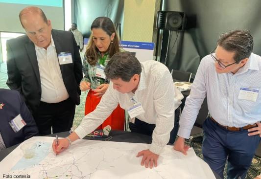 Revisan proyectos carreteros en la frontera Coahuila-Texas