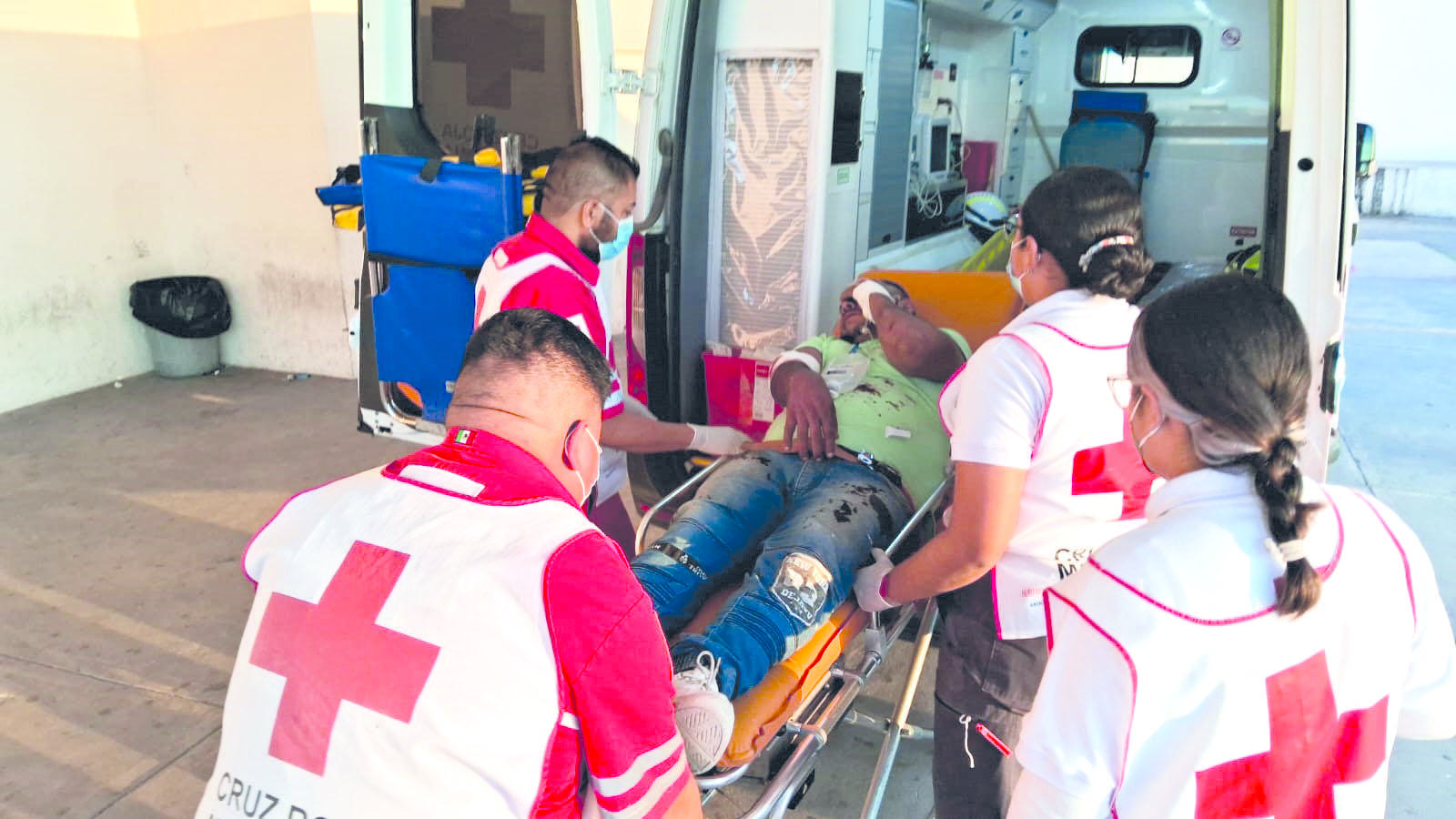 Sangriento ataque de mujer hacia su esposo
