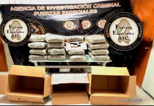 Detienen a pareja con 30 kilos de marihuana