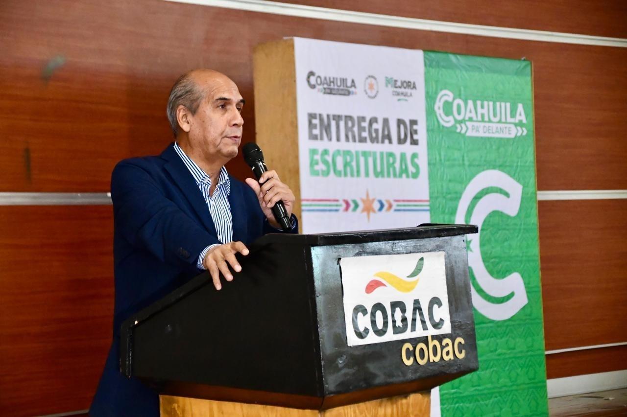 Entrega de escrituras dan certeza a familias