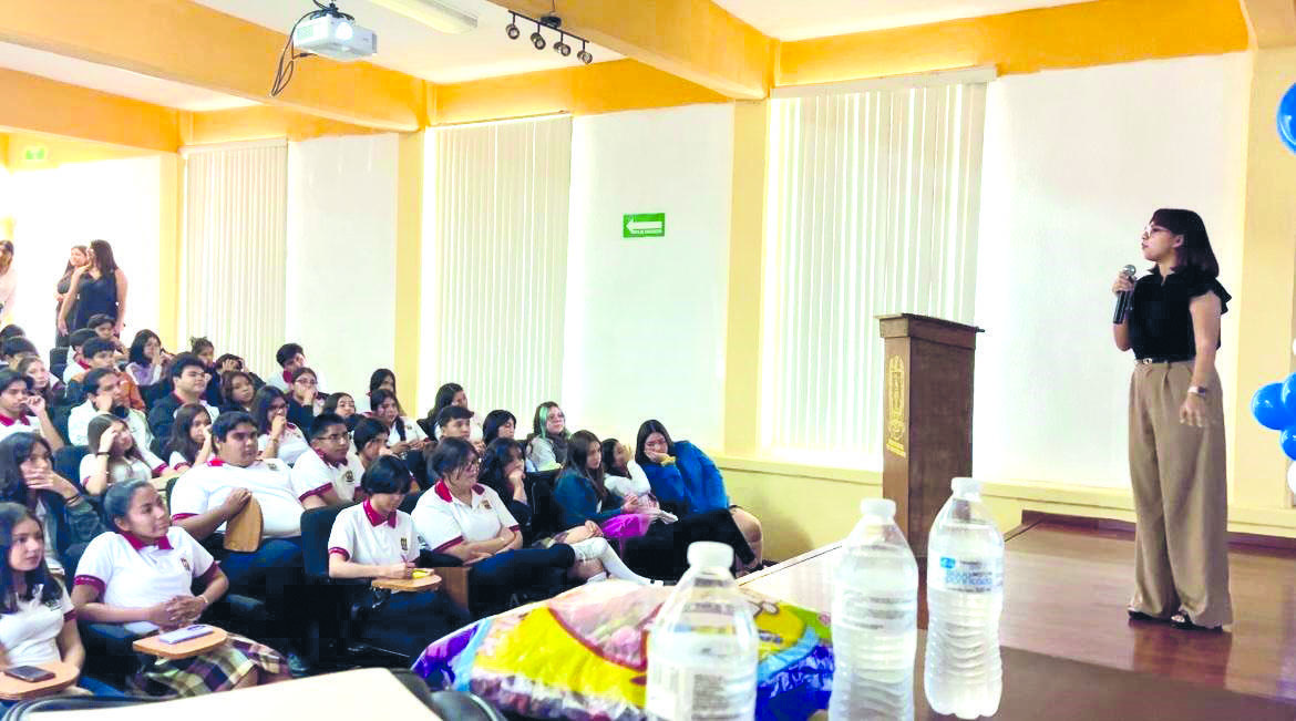 Llevan a alumnos charla acerca de salud mental