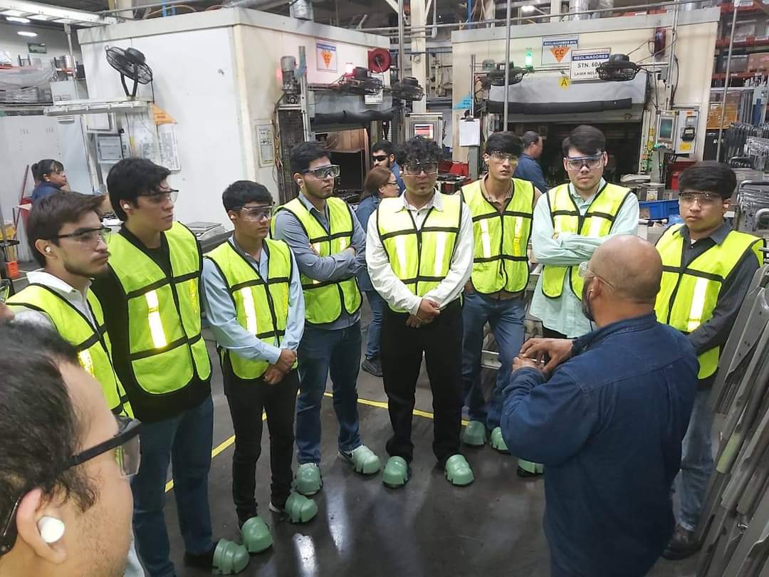 Recorren empresas alumnos de la FIME