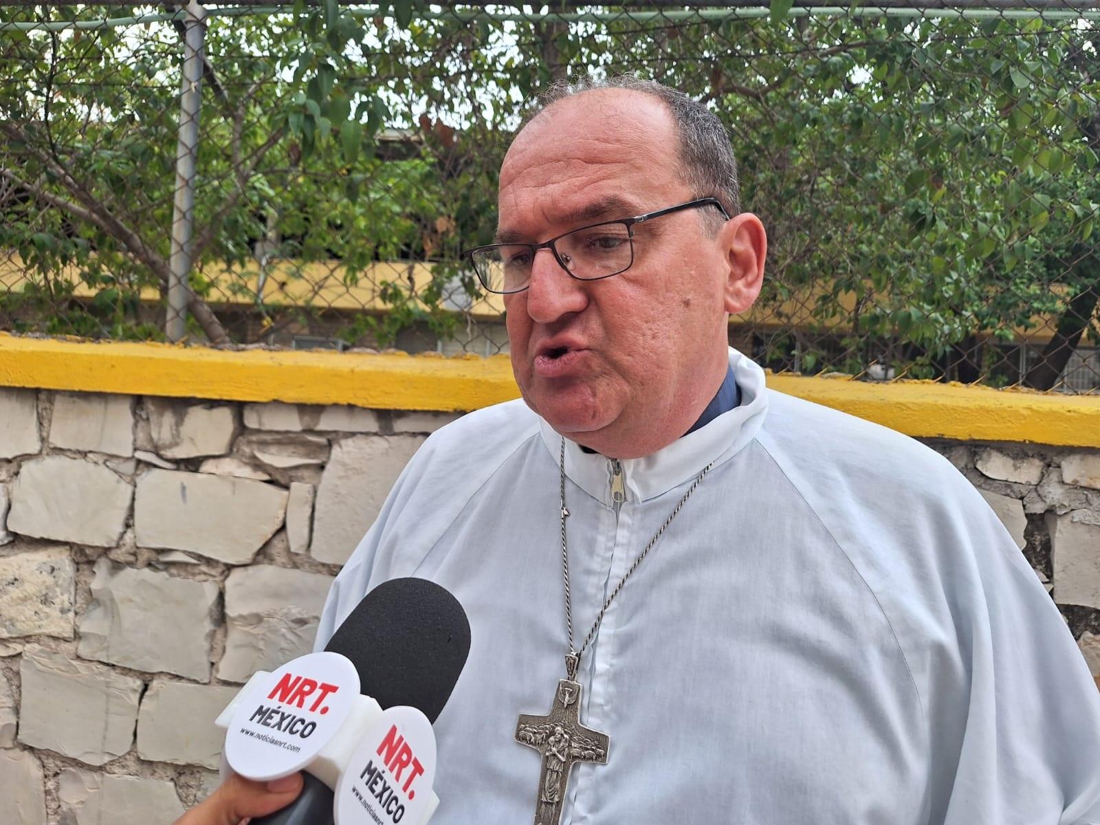 Recibe Obispo a Directora de Asociaciones Religiosas