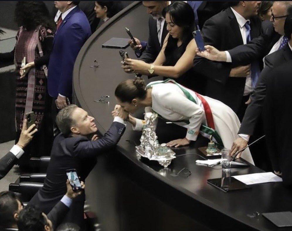 ¿Qué dijo Claudia Sheinbaum sobre el beso que le dio en la mano a Manuel Velasco?