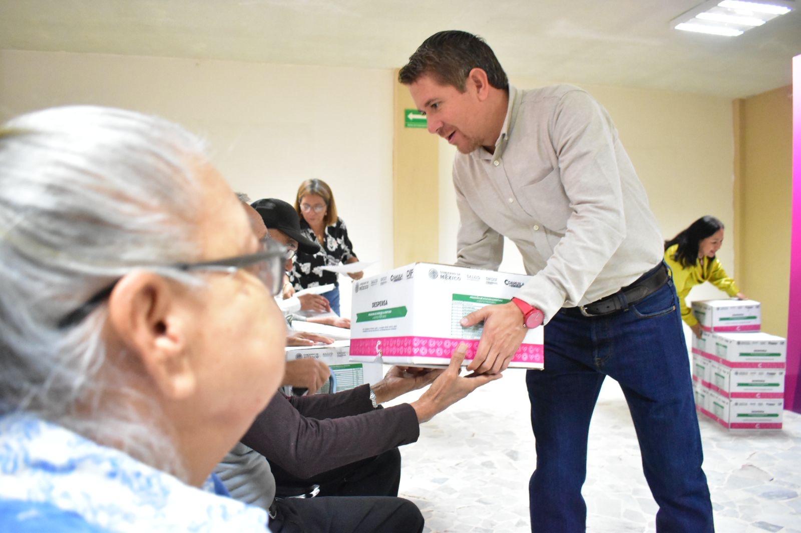 Entregan despensas en San Buenaventura
