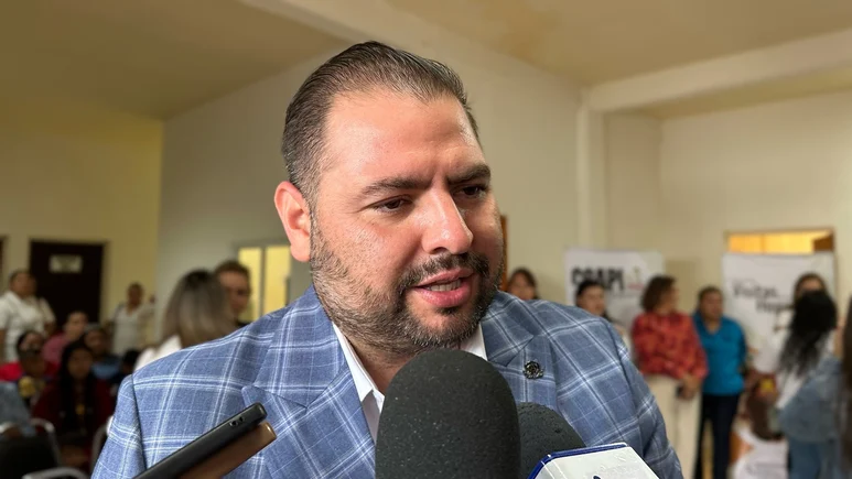 Mantiene Coahuila entrega de uniformes