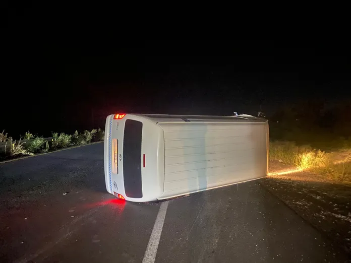 Sufre volcadura unidad de transporte en la 57