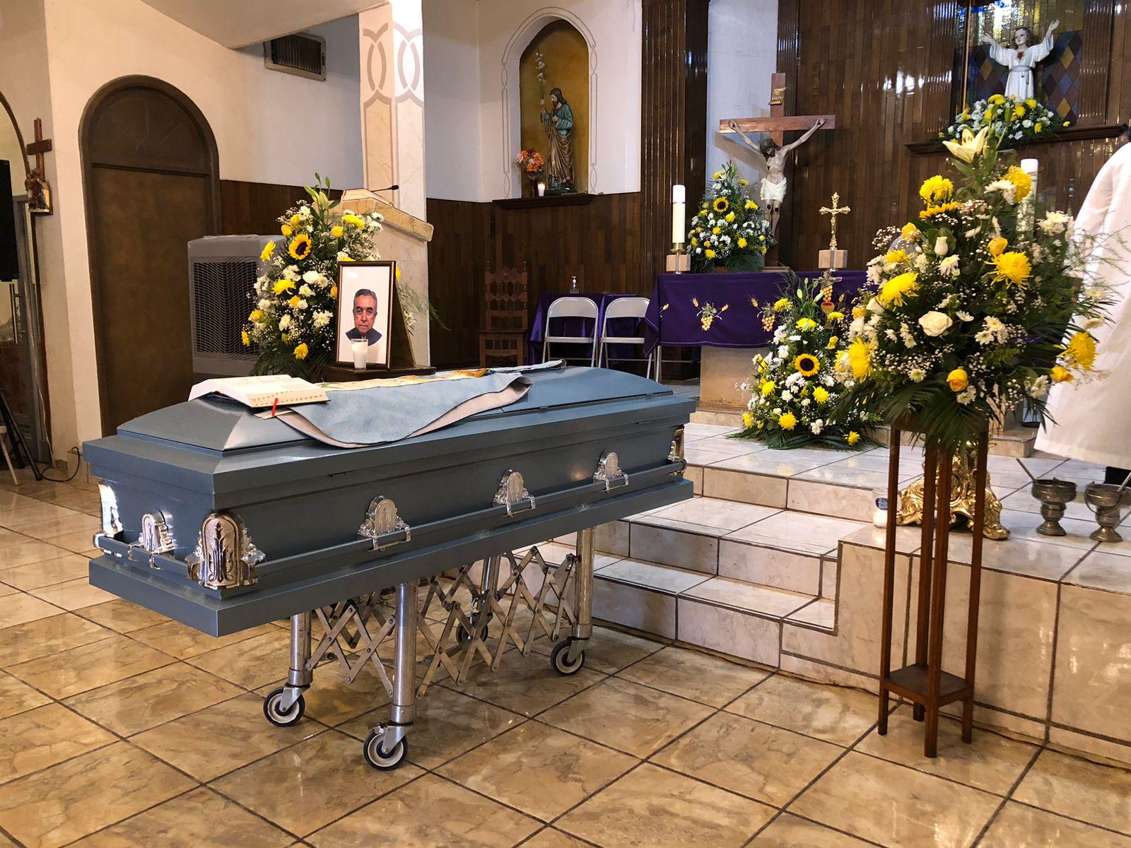 Emotiva despedida dan al padre Rodrigo