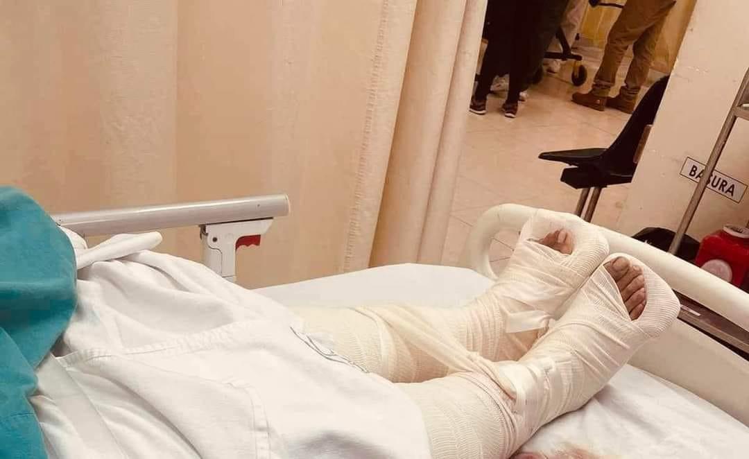 Buscan afiliar a Denise al IMSS por fracturas