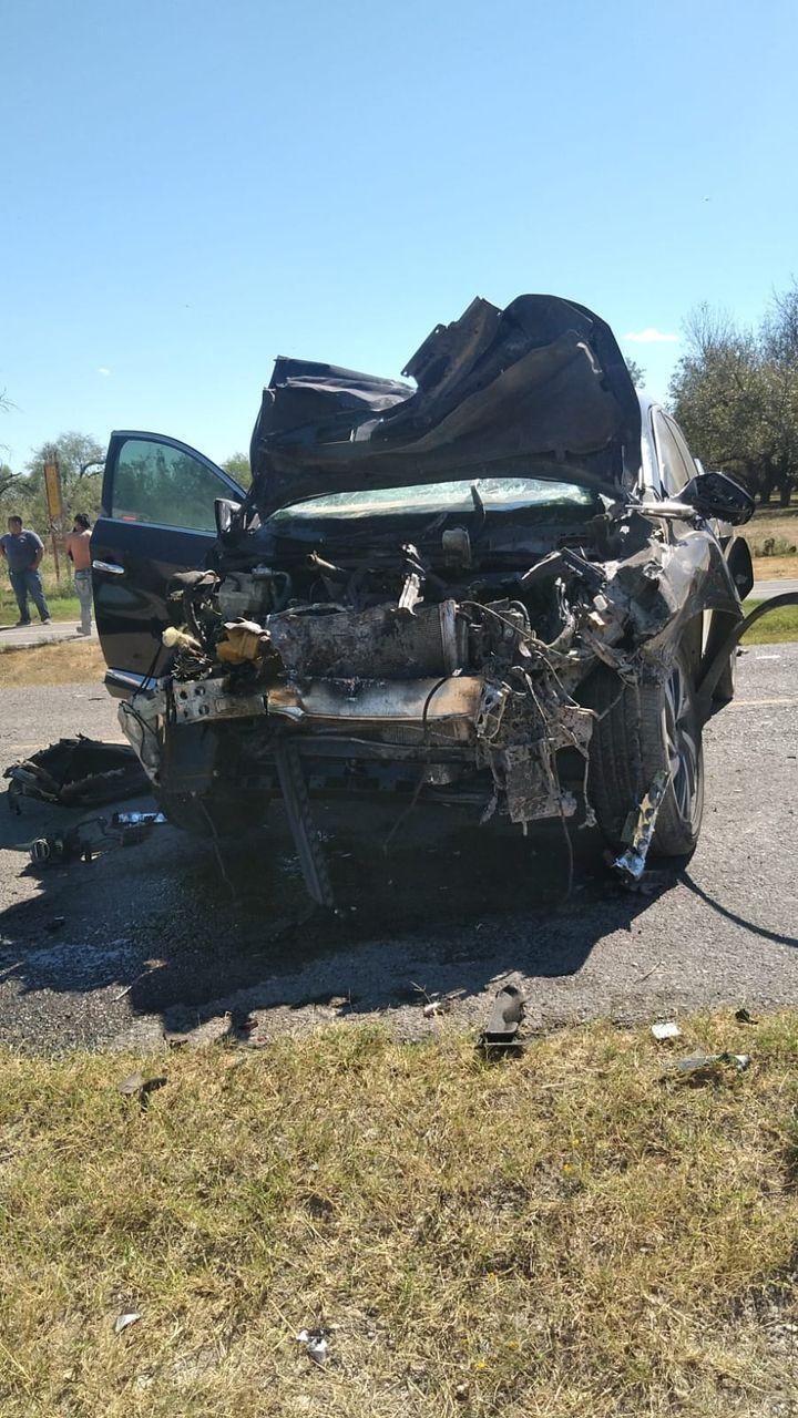 Brutal choque frontal en carretera a Los Álamos