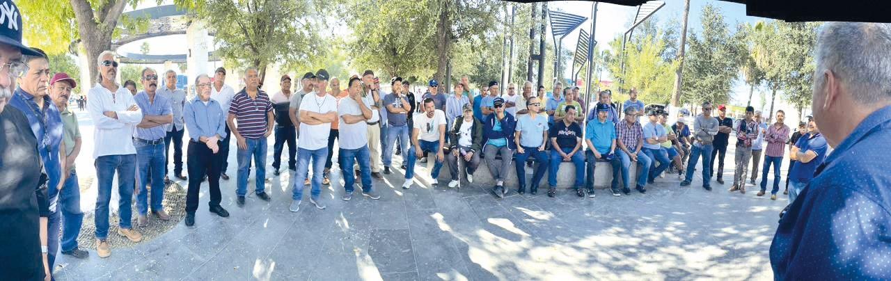 Desconoce grupo de obreros a Ismael Leija