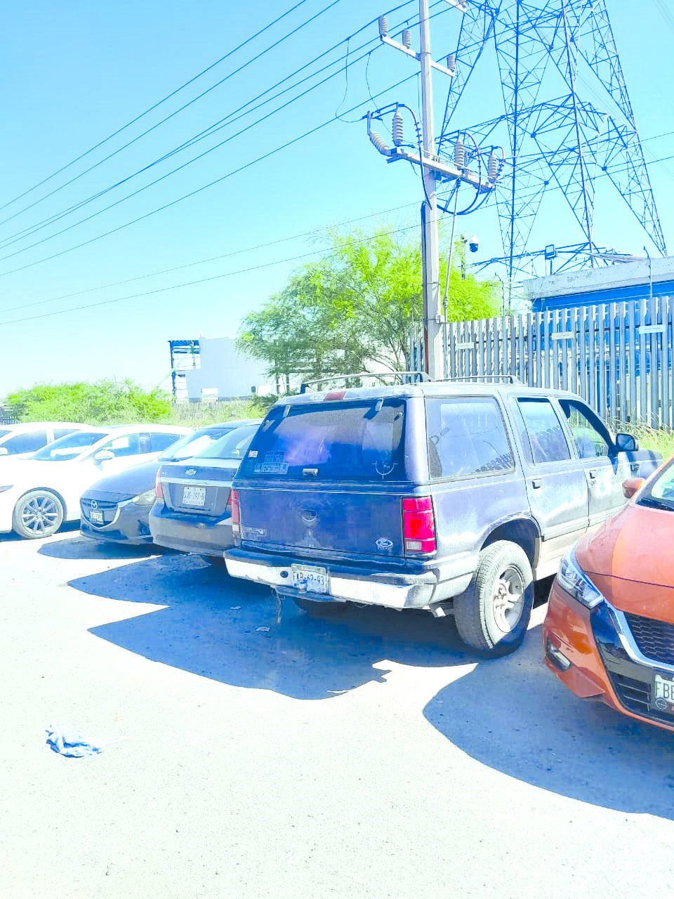 Roba camioneta y se le queda sin combustible 