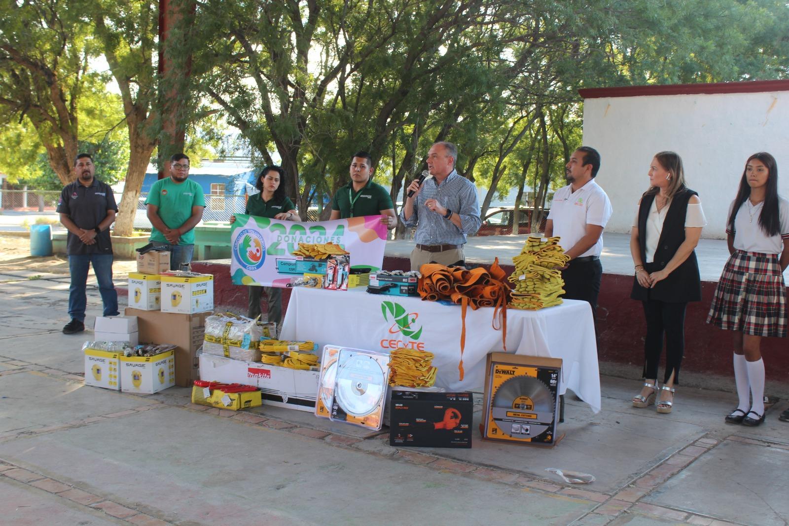 Dona Greenbrier GIMSA herramientas a CECyTEC