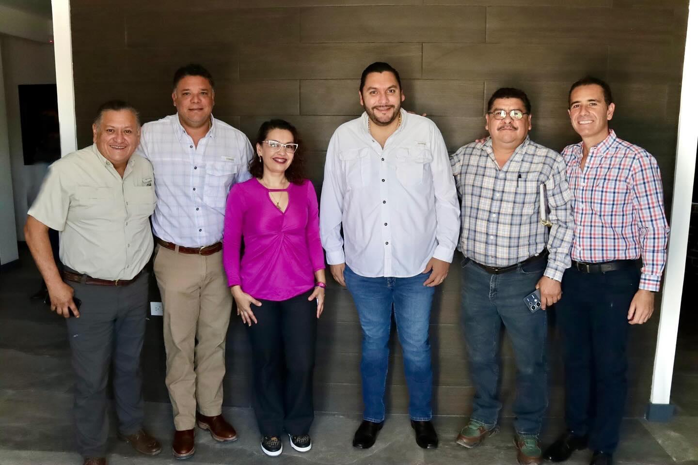 Trabaja Carlos en proyecto 100 días de administración
