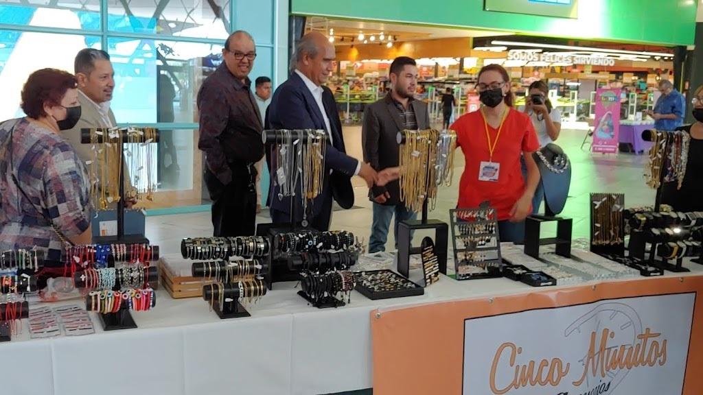 Impulsa Mario Dávila a emprendedores locales