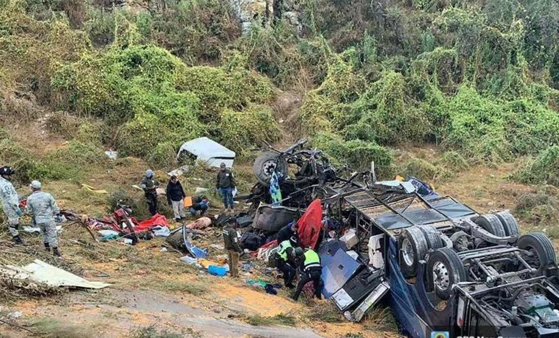 Gobierno de Zacatecas confirma 19 muertos y 6 heridos en accidente de autobús; Jalisco y Nayarit se suman para contactar a familiares