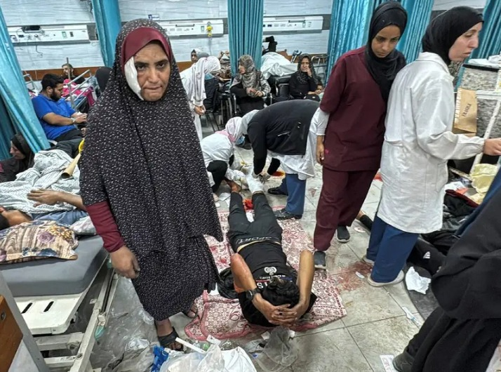 Ejército israelí asalta hospital en Gaza y detiene a más de 40 médicos
