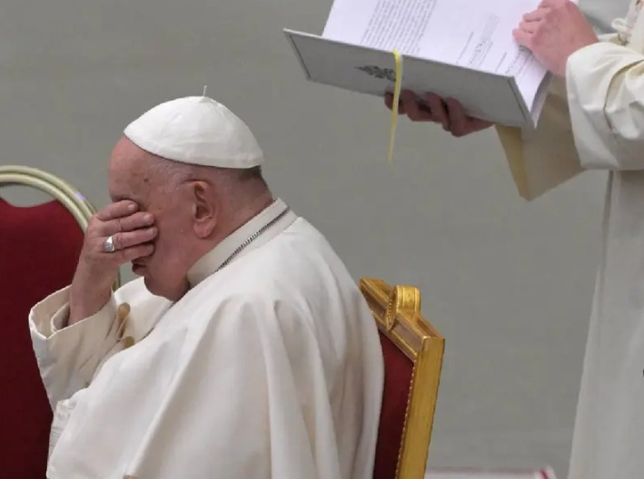 Iglesia católica no se decide a permitir la ordenación de las mujeres