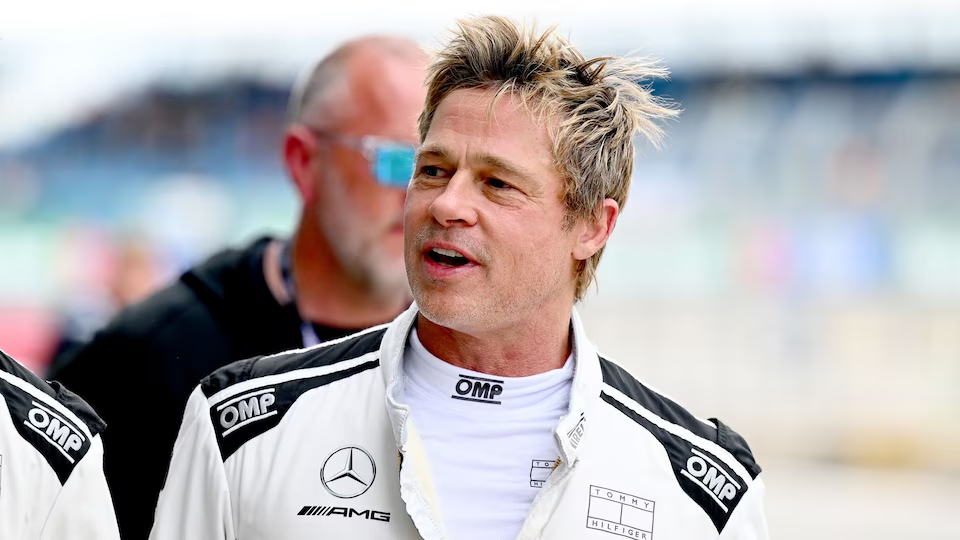 Brad Pitt sorprende al aparecer en el Gran Premio de México de la Fórmula 1