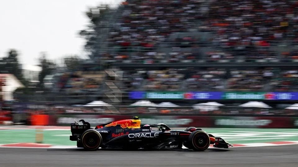 Checo Pérez ofrece decepcionante actuación en el Gran Premio de México al terminar en el lugar 17; Carlos Sainz gana la carrera