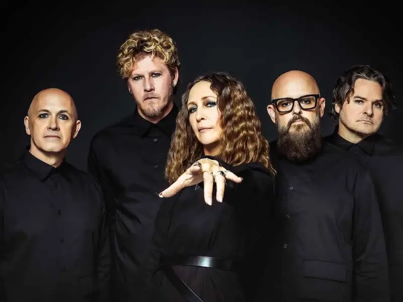 Vera Farmiga, actriz protagonista de ‘El Conjuro’, se lanza como vocalista de metal