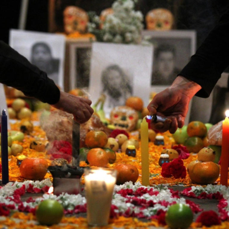 Lista y significado de las ofrendas que se ponen en los altares de Día de Muertos en México