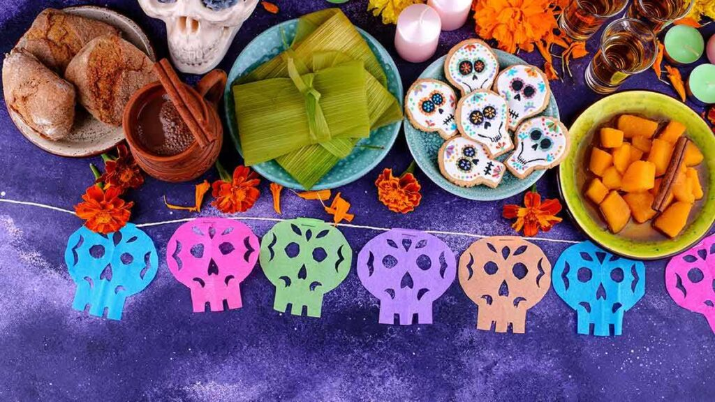 Platillos típicos que puedes preparar y poner en la ofrenda de Día de Muertos