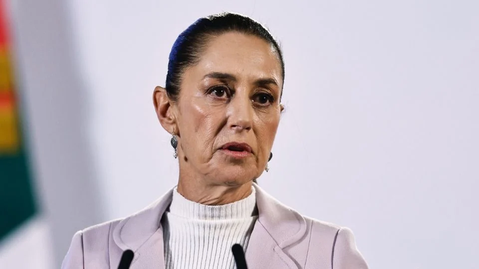 «Soy la presidenta, AMLO ya se fue a Palenque»: Claudia Sheinbaum; también se asume como «orgullosa ama de casa»