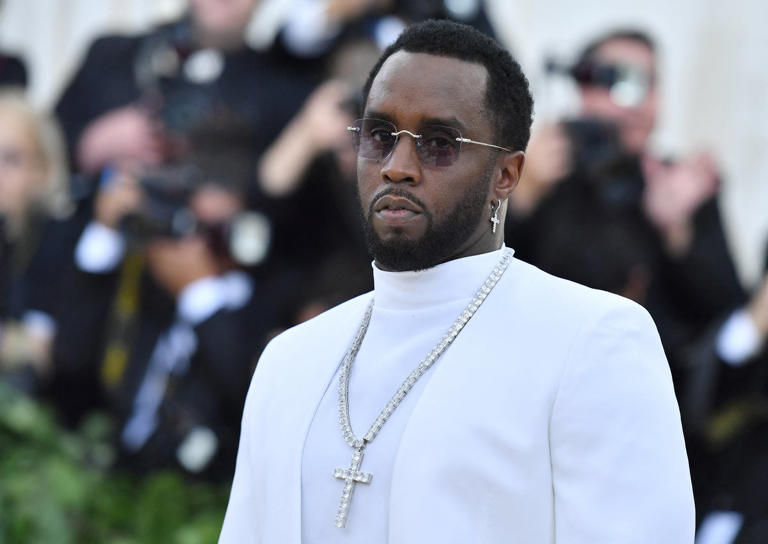 Mujeres desnudas, champán y celebridades: exreportero revela lo que vio tras colarse en una fiesta de Diddy