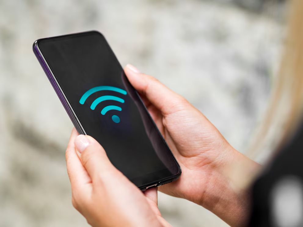 Tres razones de por qué desactivar el WiFi en el celular cuando sales de casa