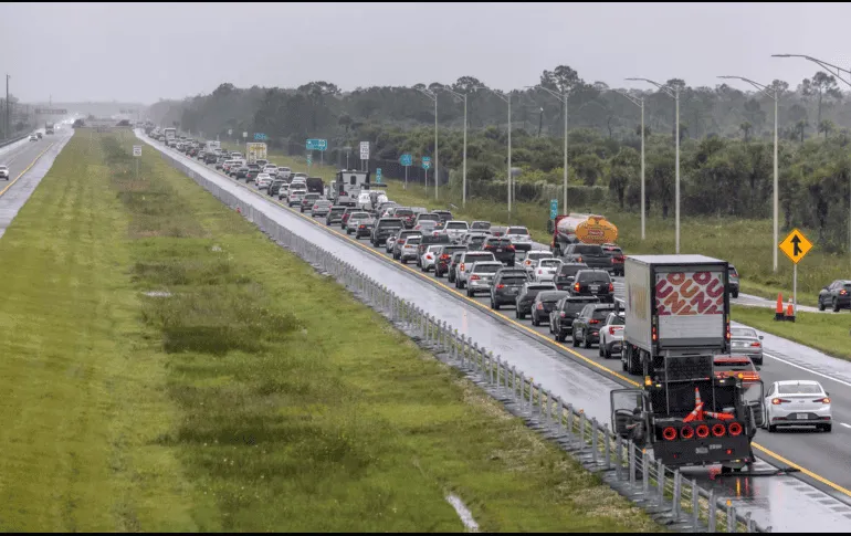 Gobernador de Florida informa que aún hay tiempo para evacuar