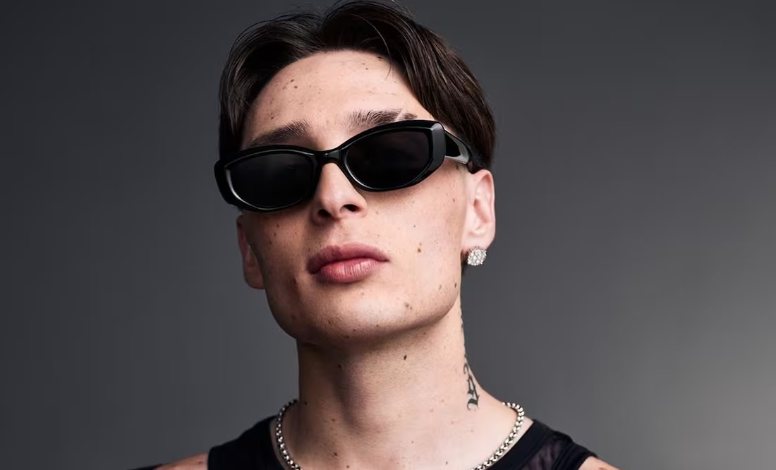 Peso Pluma es embajador de una fragancia de Yves Saint Laurent