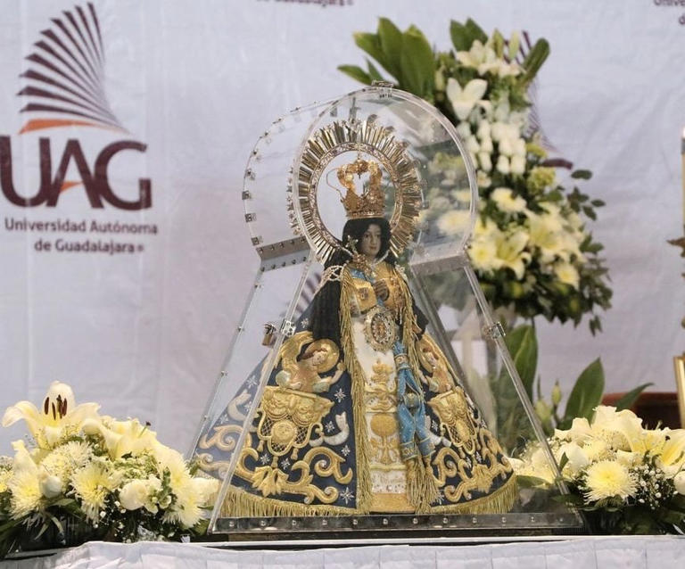 Con vestido de 36 diamantes, Virgen de Zapopan conmociona miles de fieles en Guadalajara