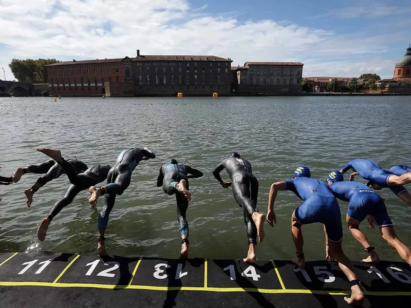 Fallecen dos atletas en mundial de triatlón en España; uno era mexicano