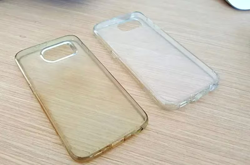 ¿Tu funda de celular se volvió amarilla? A continuación te explicamos por qué
