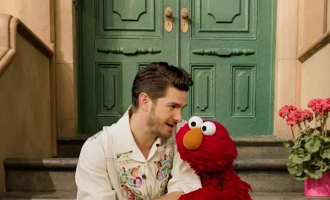 Aplauden a Andrew Garfield por abordar el duelo por su madre en «Plaza Sésamo»: «me alegra que haya niños que vean esto»
