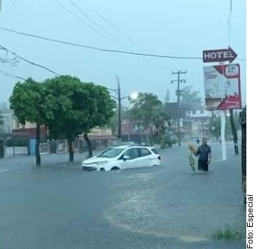Pegan inundaciones en QR, Veracruz y Tabasco