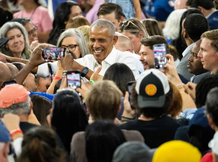 Obama defiende valores de Harris; hace mitin en Arizona