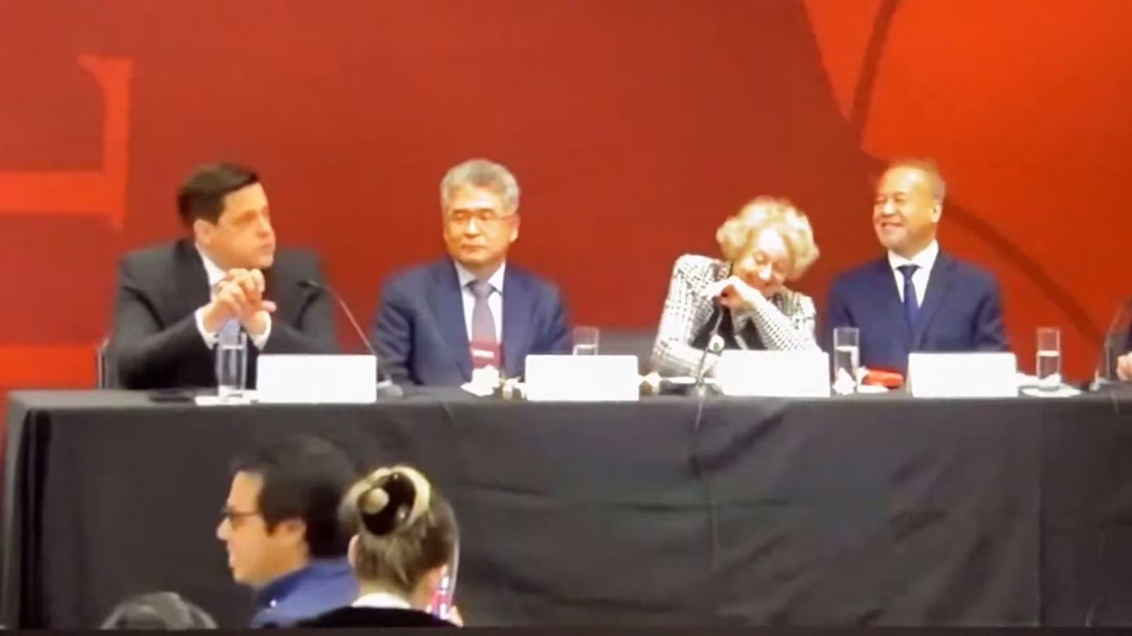Ministro Ortiz Mena explica en Harvard reforma judicial y panelistas se burlan