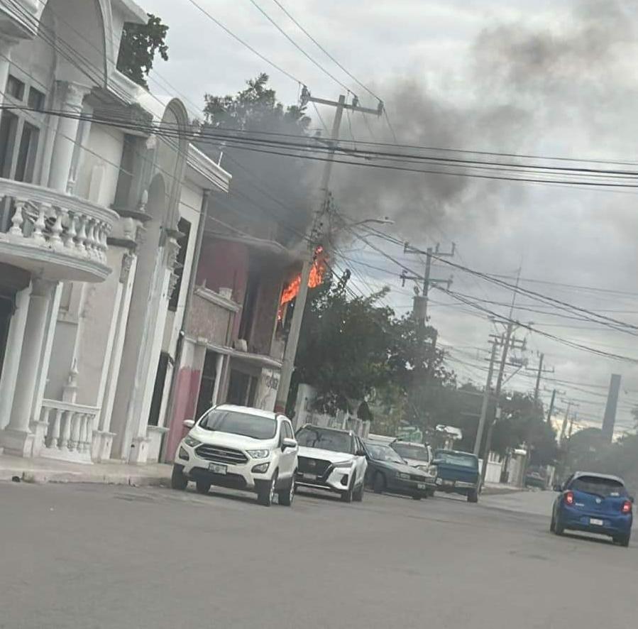 Moviliza incendio en vivienda a corporaciones