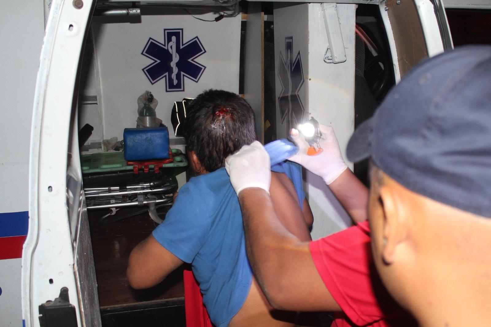 Violentos ladrones vapulean a pareja