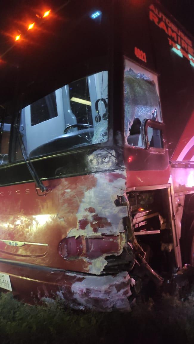 Provoca accidente mesa en carretera
