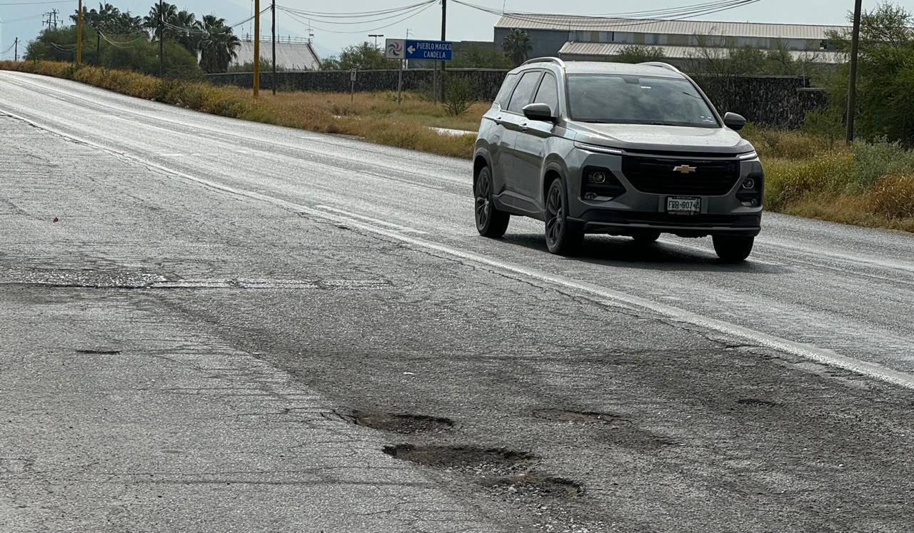 Urgen a reparar baches en la 30