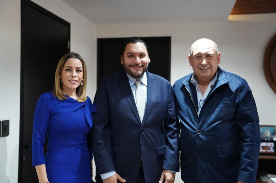 Se reúne Carlos Villarreal con diputados federales
