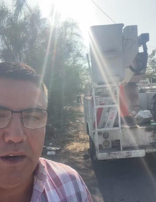 Repara “Chano” Díaz luminarias en Agujita