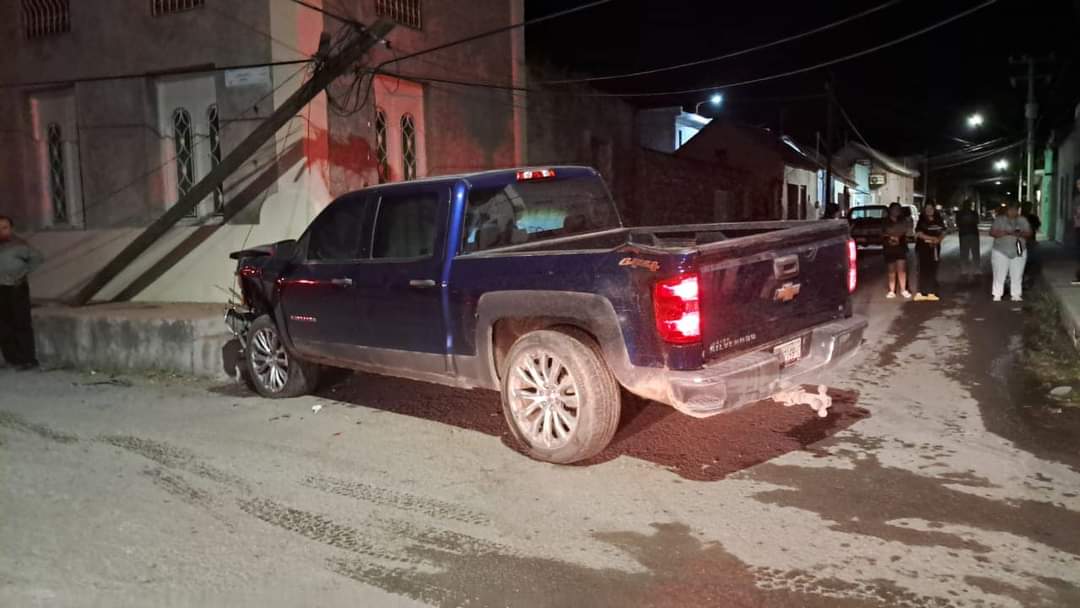 Aparatoso accidente deja dos lesionados